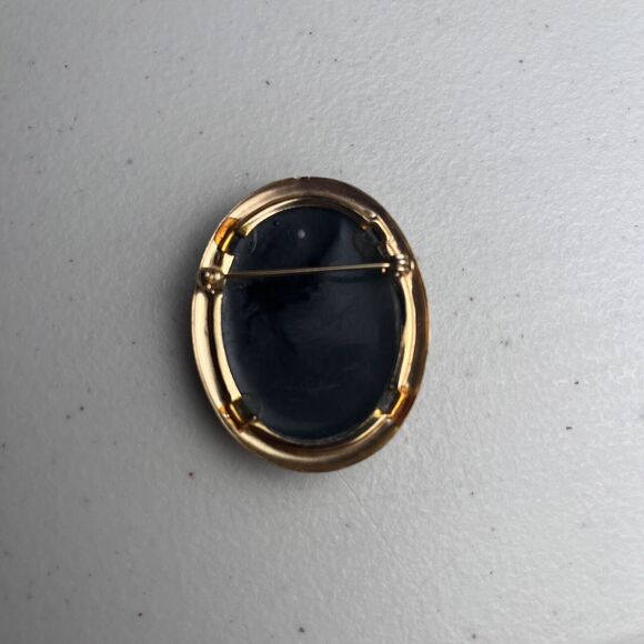 Vintage Cameo Brooches Ornate Gold Tone Oval Carved Resin Pin Jewelry Lot of 2 - Picture 6 of 13